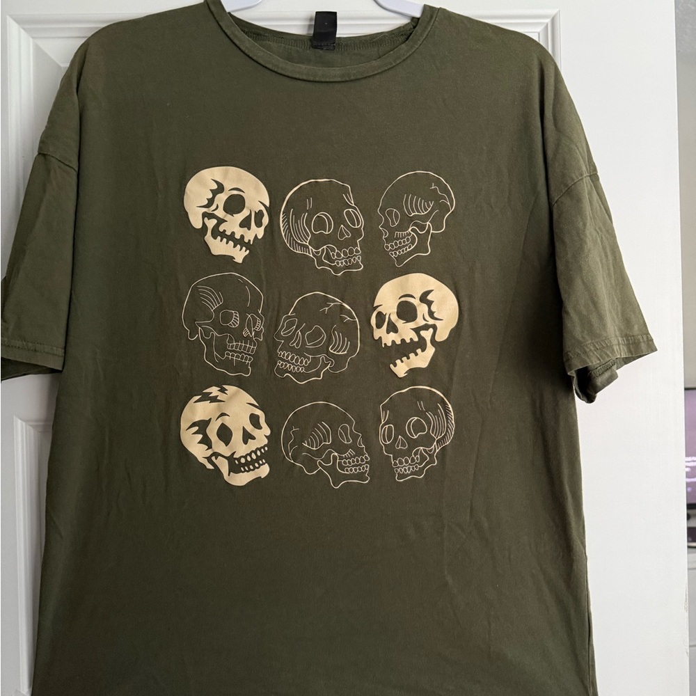 SHEIN Green Short Sleeve Tee with Skull Design